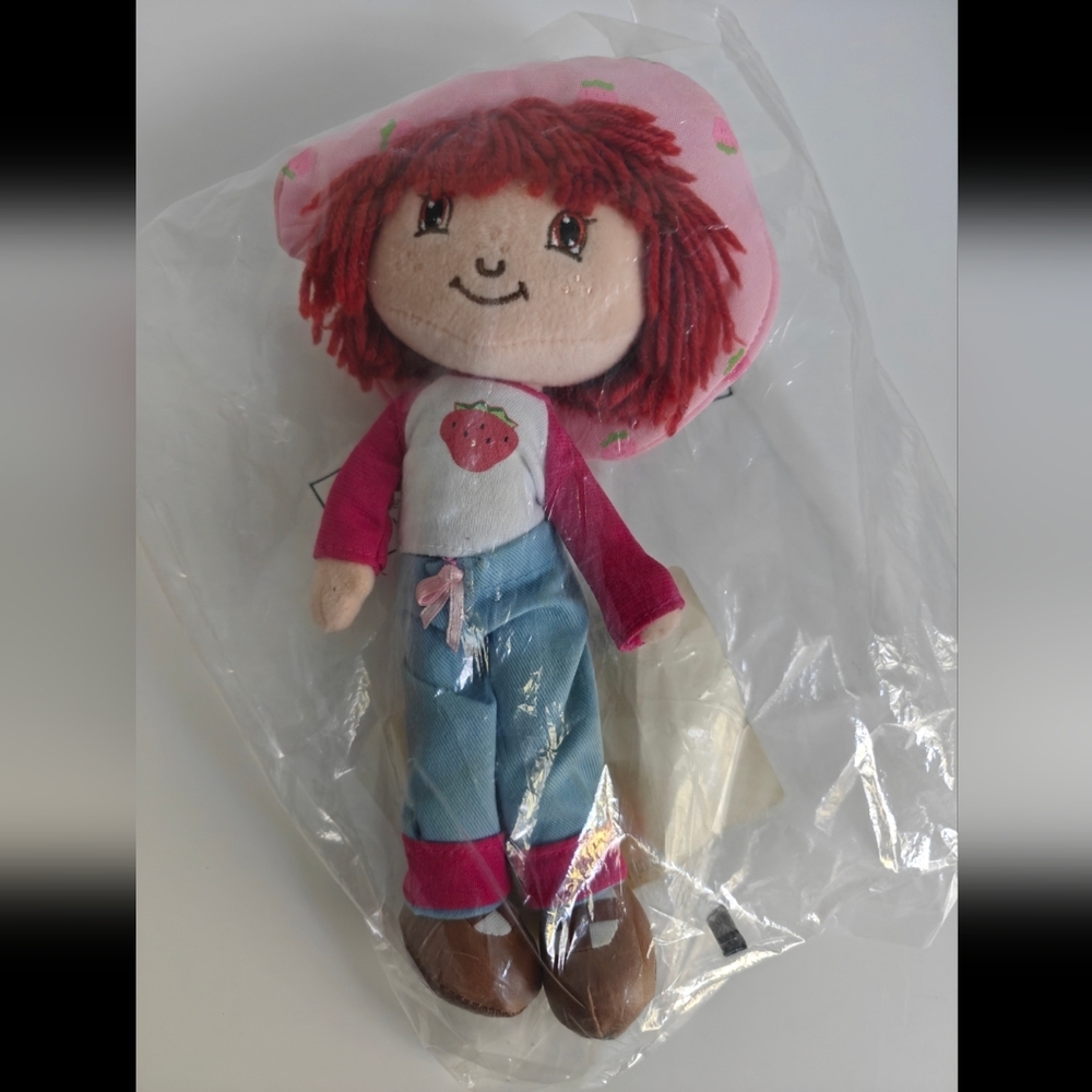 Strawberry Shortcake Vintage Y2K Scented Plush Doll NEW in Package AVON